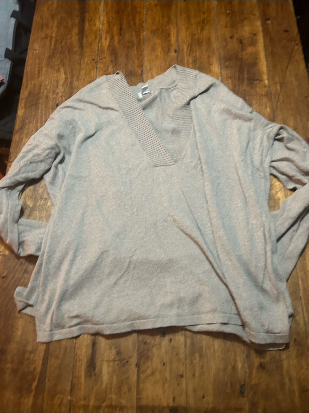 Women's V-Neck Lightweight Sweater in Light Beige